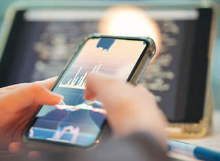 Transparentný postup výberu a prevodu finančných prostriedkov kontrolovaný investorom