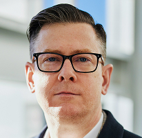 Alexander Hughes, CEO kryptomenovej obchodnej spoločnosti, portrét vedúceho predstaviteľa